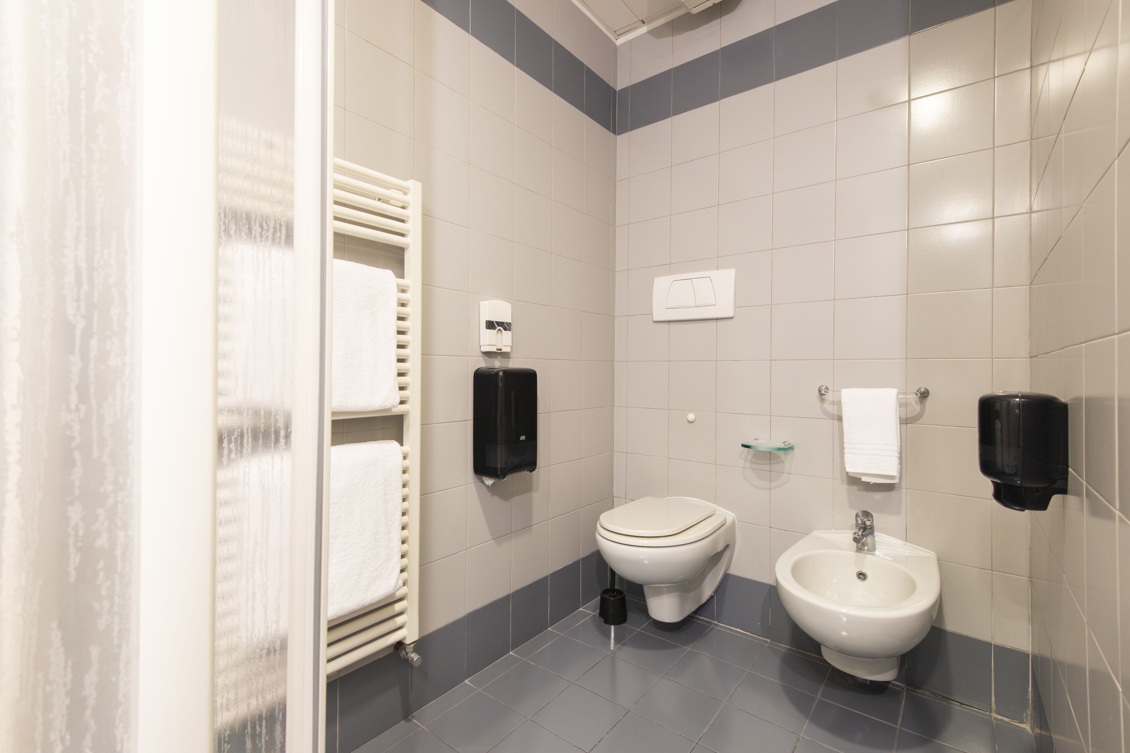 superior double room, lake view | bathroom | shower, towels