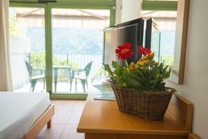 Minibar, in-room safe, desk, iron/ironing board