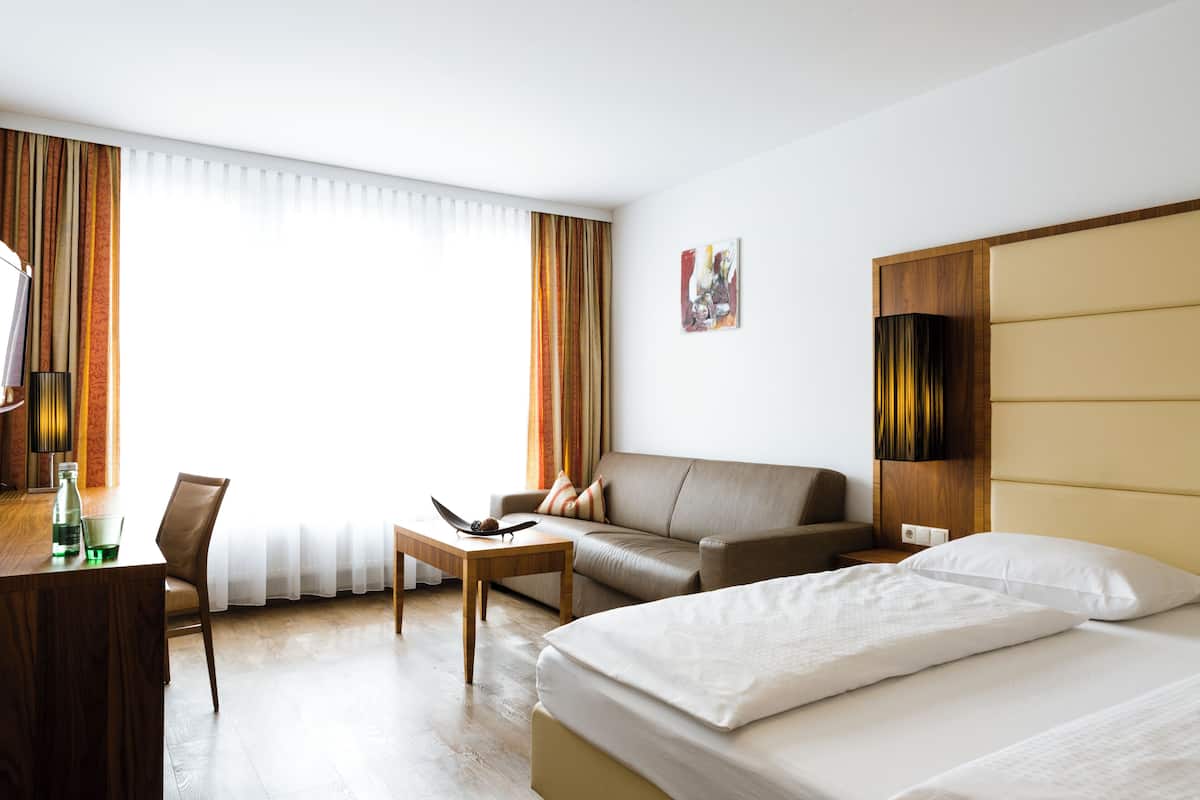 1 bedroom, hypo-allergenic bedding, minibar, in-room safe