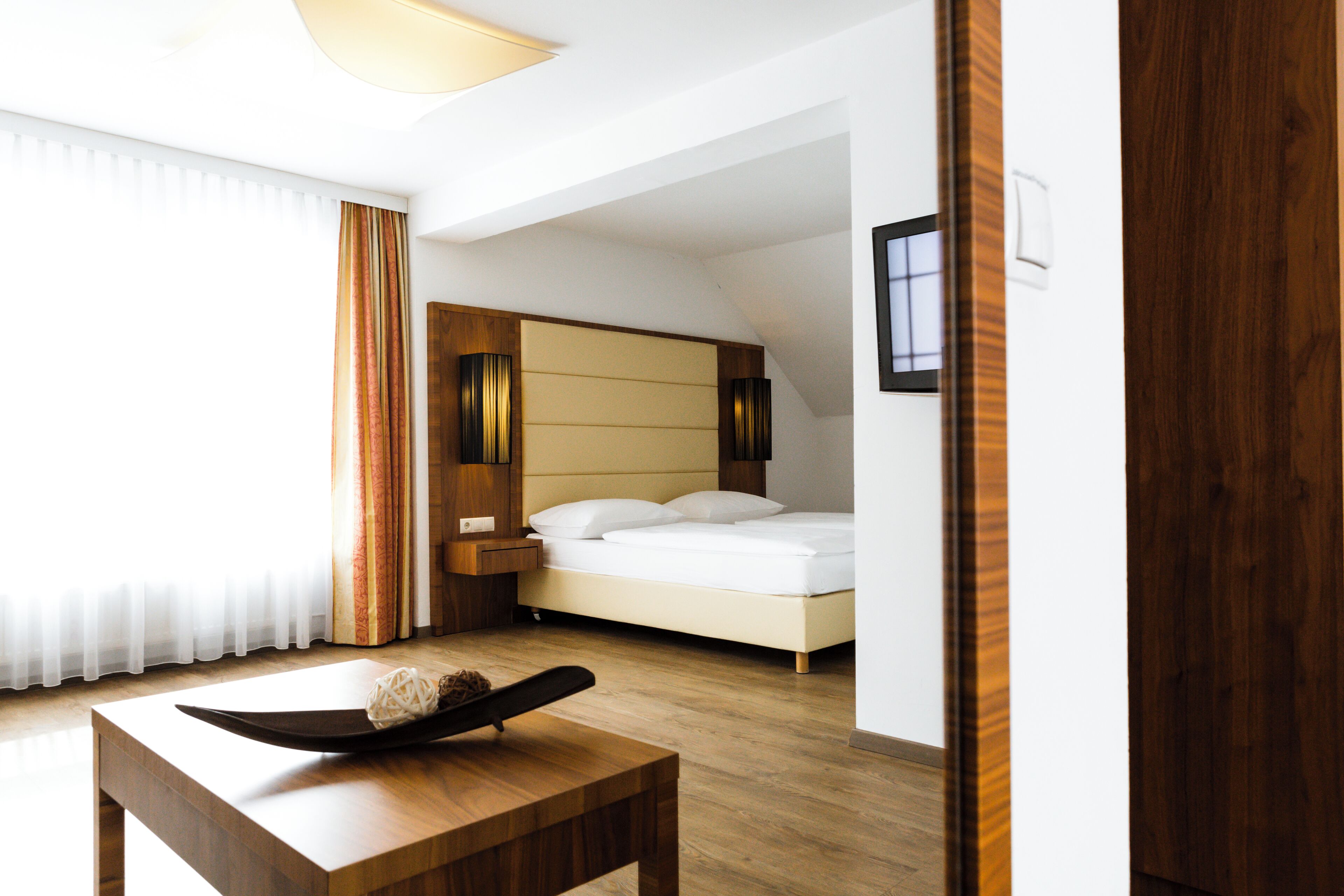 hypo-allergenic bedding, minibar, in-room safe, desk