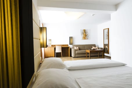 Standard Double Room | 1 bedroom, hypo-allergenic bedding, minibar, in-room safe