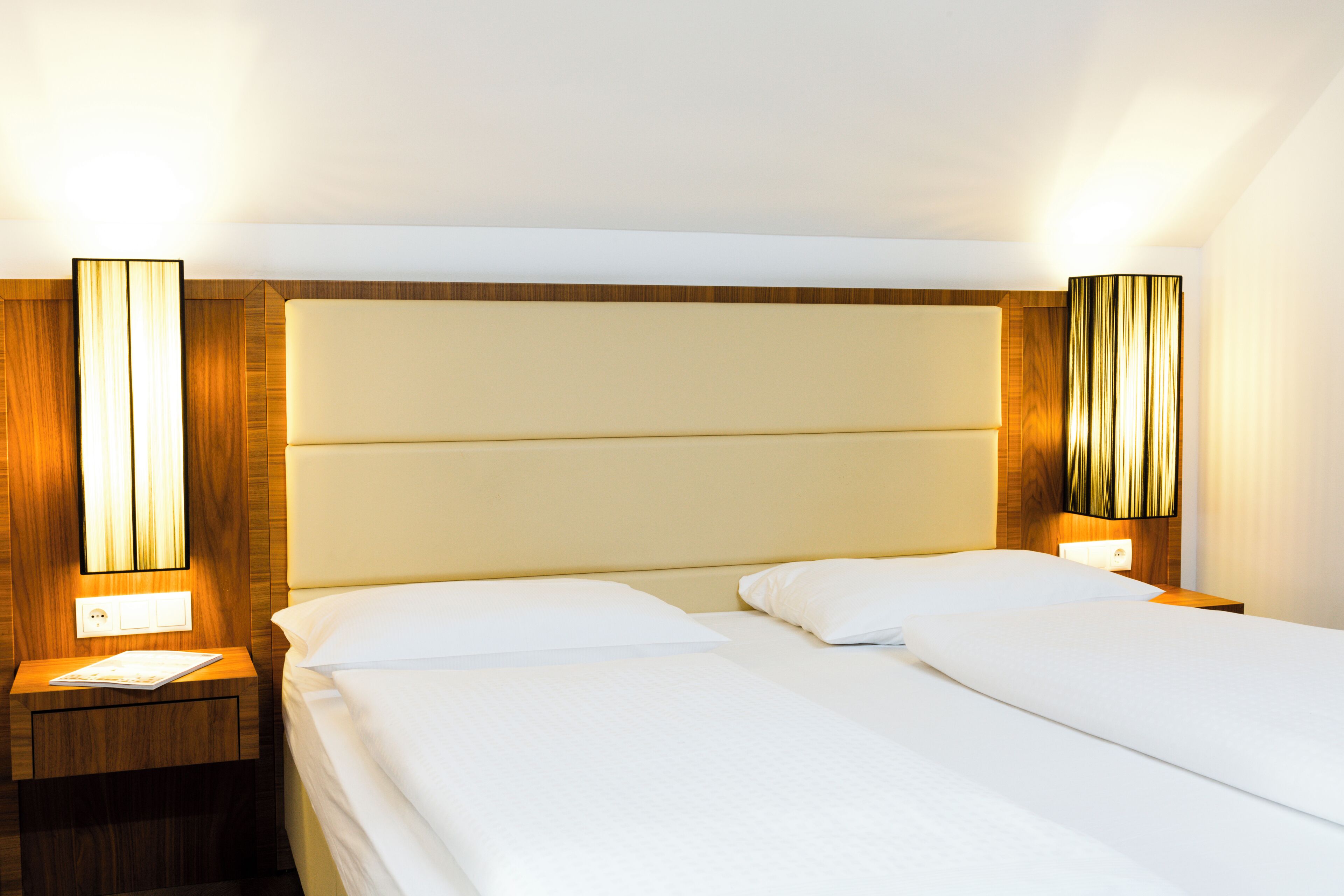 standard double room | hypo-allergenic bedding, minibar, in-room safe, desk