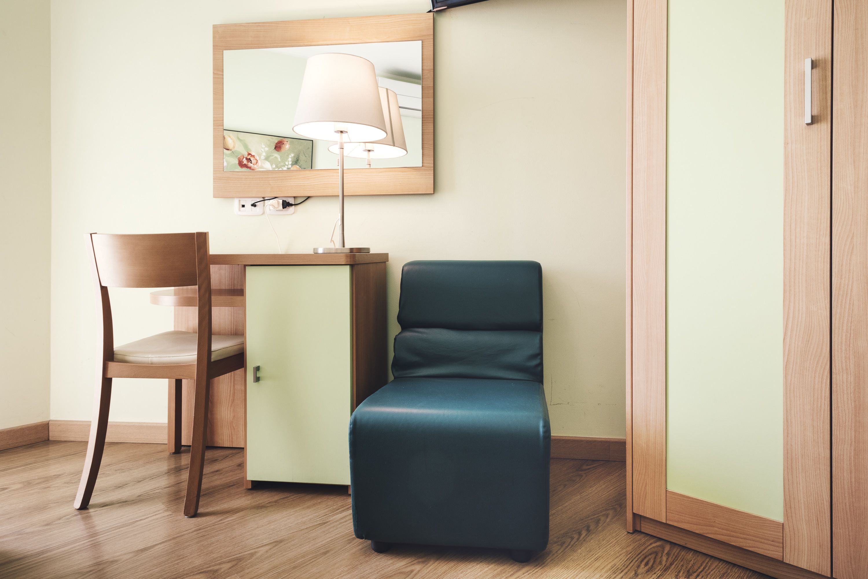 triple room | 1 bedroom, in-room safe, desk, laptop workspace