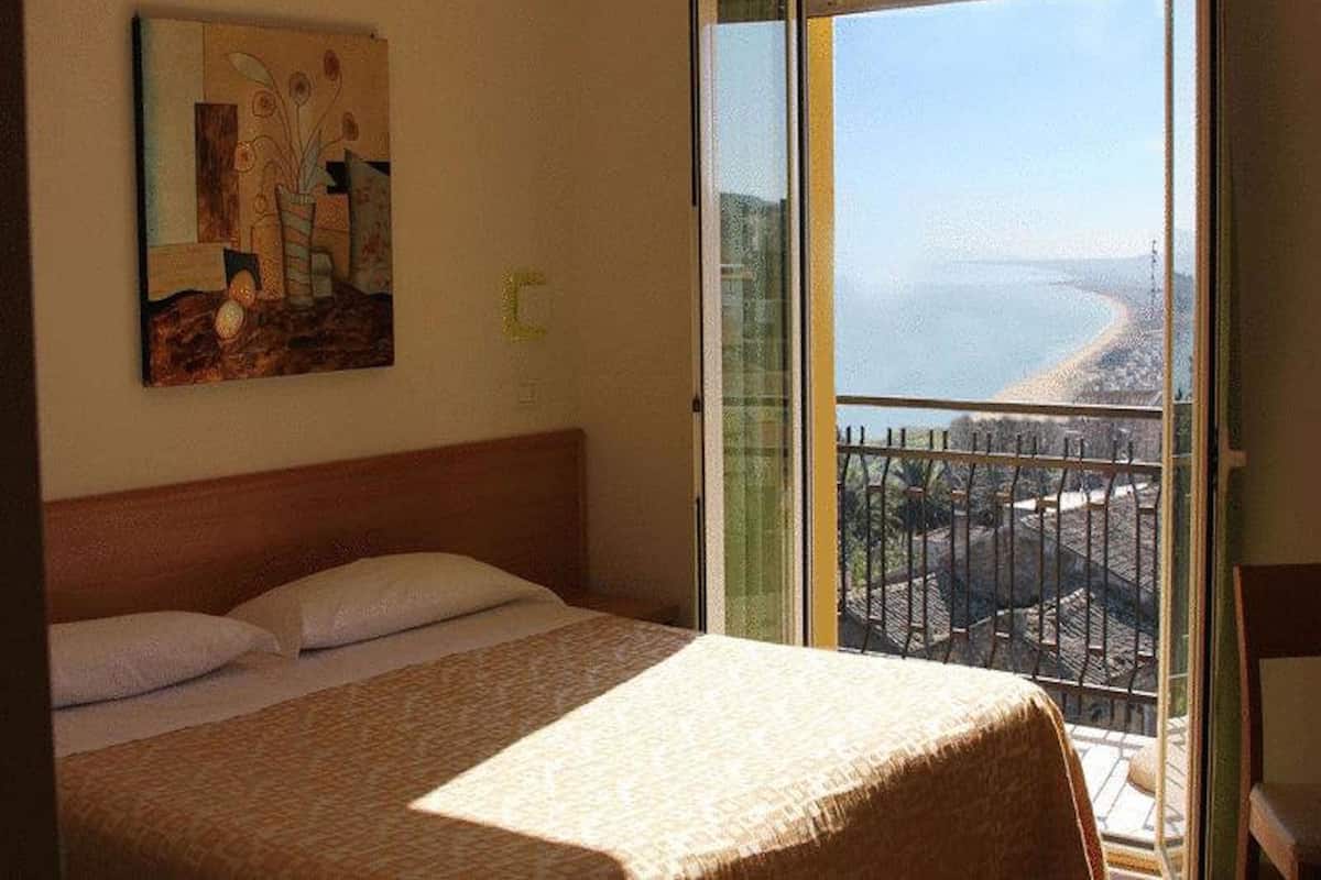 1 bedroom, in-room safe, desk, laptop workspace