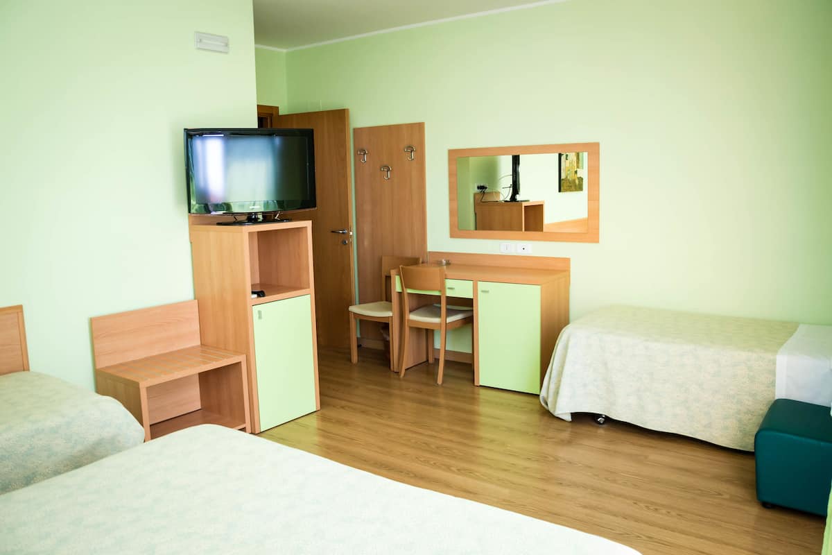 1 bedroom, in-room safe, desk, laptop workspace
