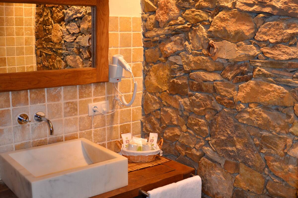 junior double room | bathroom | shower, rainfall showerhead, free toiletries, hair dryer