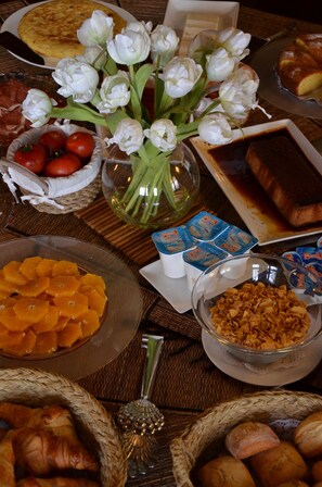 Daily buffet breakfast for a fee