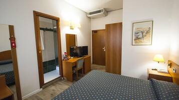 Doppelzimmer | Hochwertige Bettwaren, Minibar, Zimmersafe, Schreibtisch