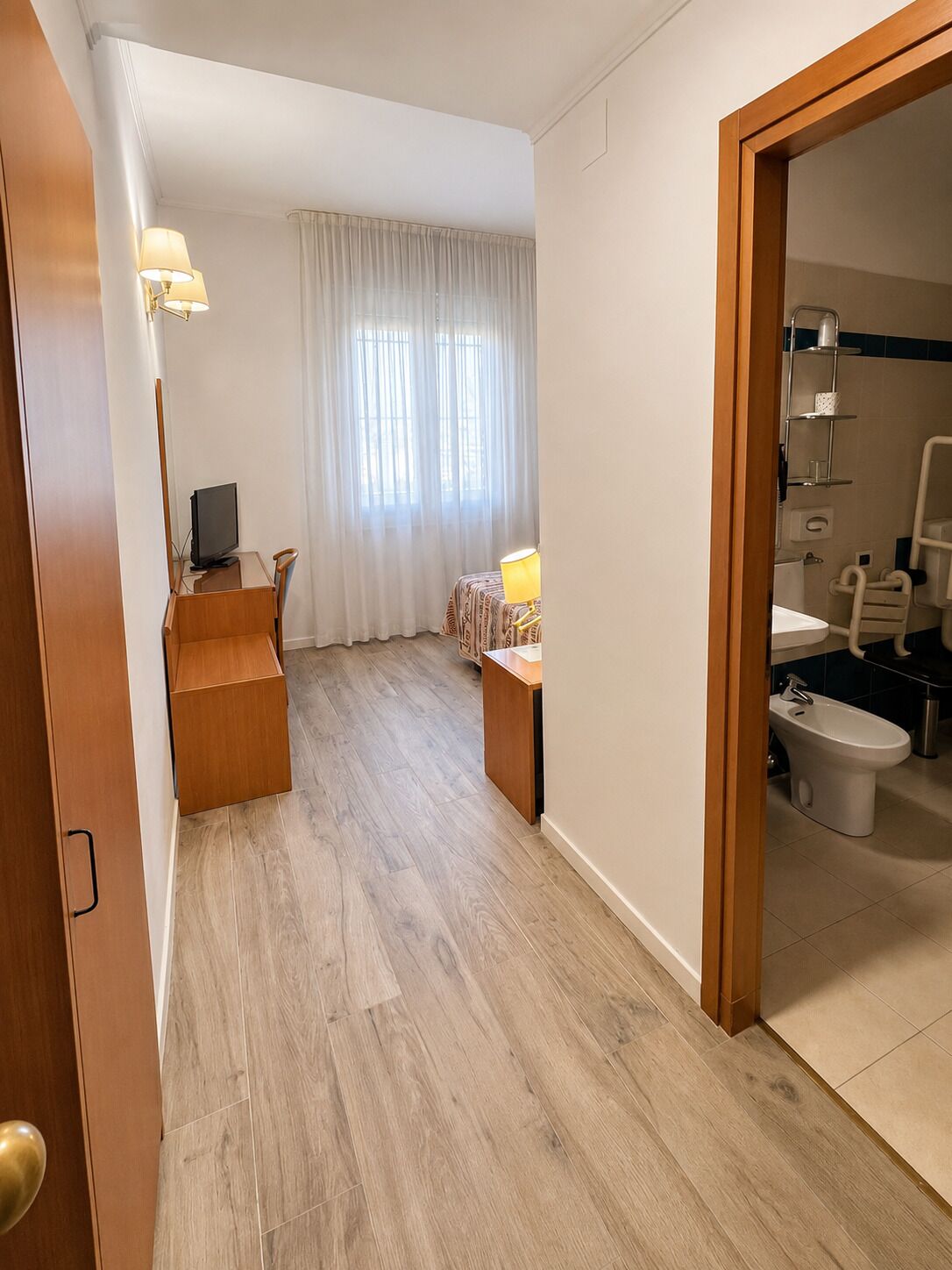 Habitació doble, accessible per a persones amb mobilitat reduïda | Roba de llit d'alta qualitat, minibar i caixa forta a l'habitació 