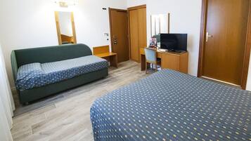 Dreibettzimmer | Hochwertige Bettwaren, Minibar, Zimmersafe, Schreibtisch