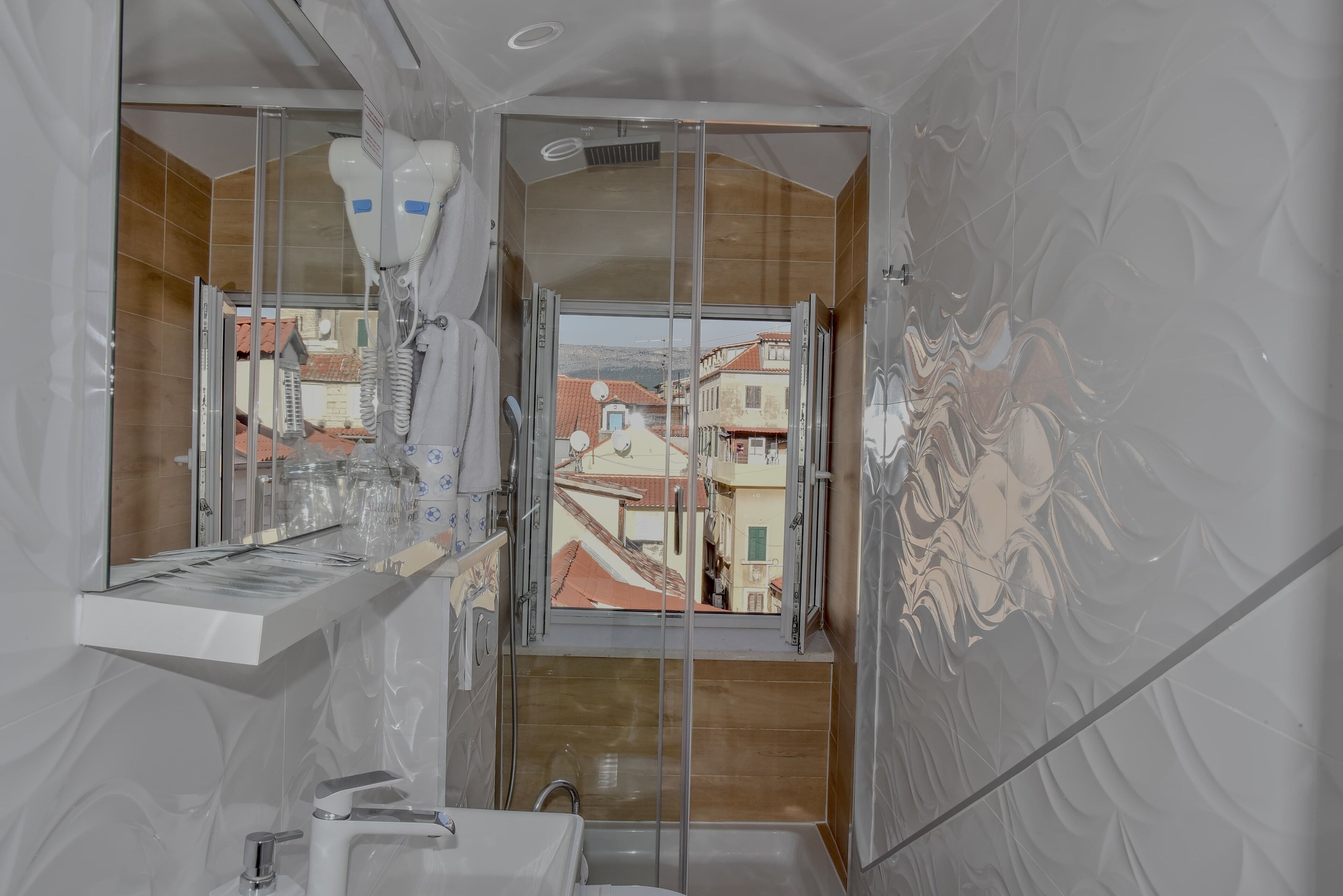 duplex suite, sea view | bathroom | shower, free toiletries, hair dryer, towels