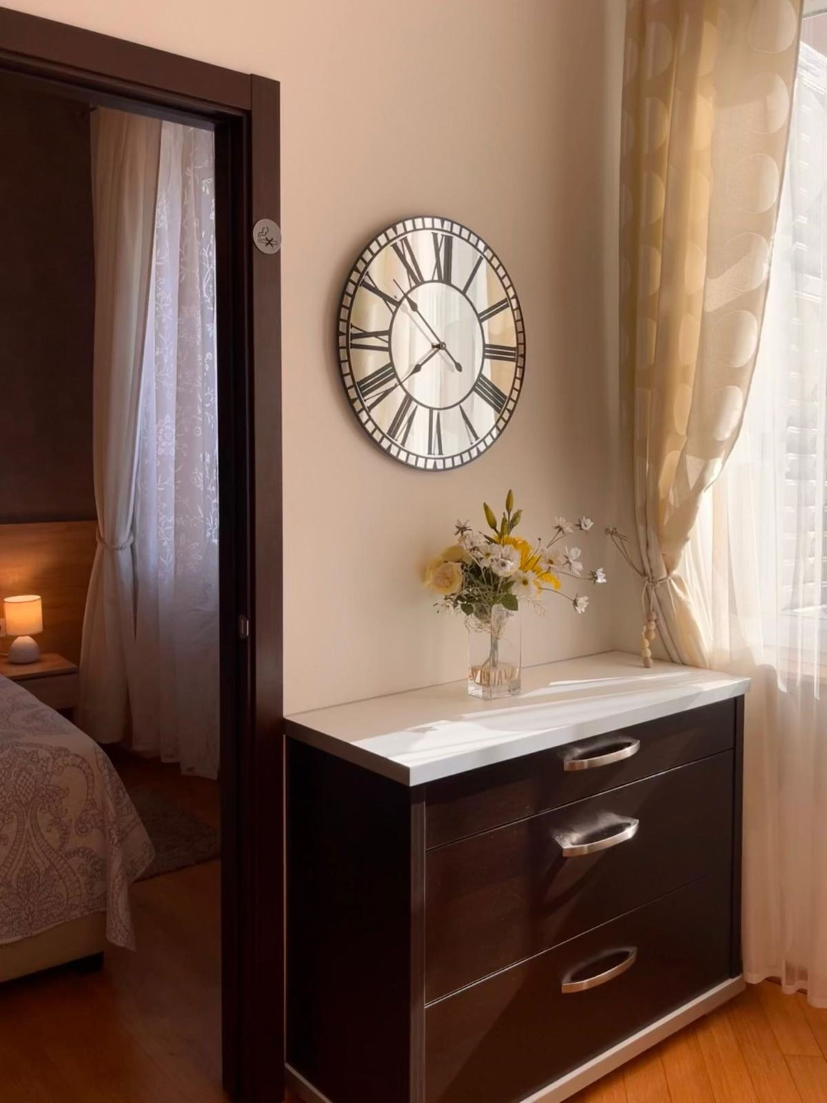 superior apartment, annex building | minibar, in-room safe, individually decorated, individually furnished