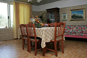 Tägliches inbegriffenes kontinentales Frühstück