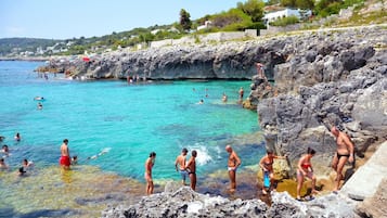 Una spiaggia nelle vicinanze