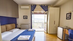Panoramic Double or Twin Room, 1 Double Bed, Ensuite, Sea Facing | 1 bedroom, Frette Italian sheets, Select Comfort beds, minibar - Lognina (Catania)