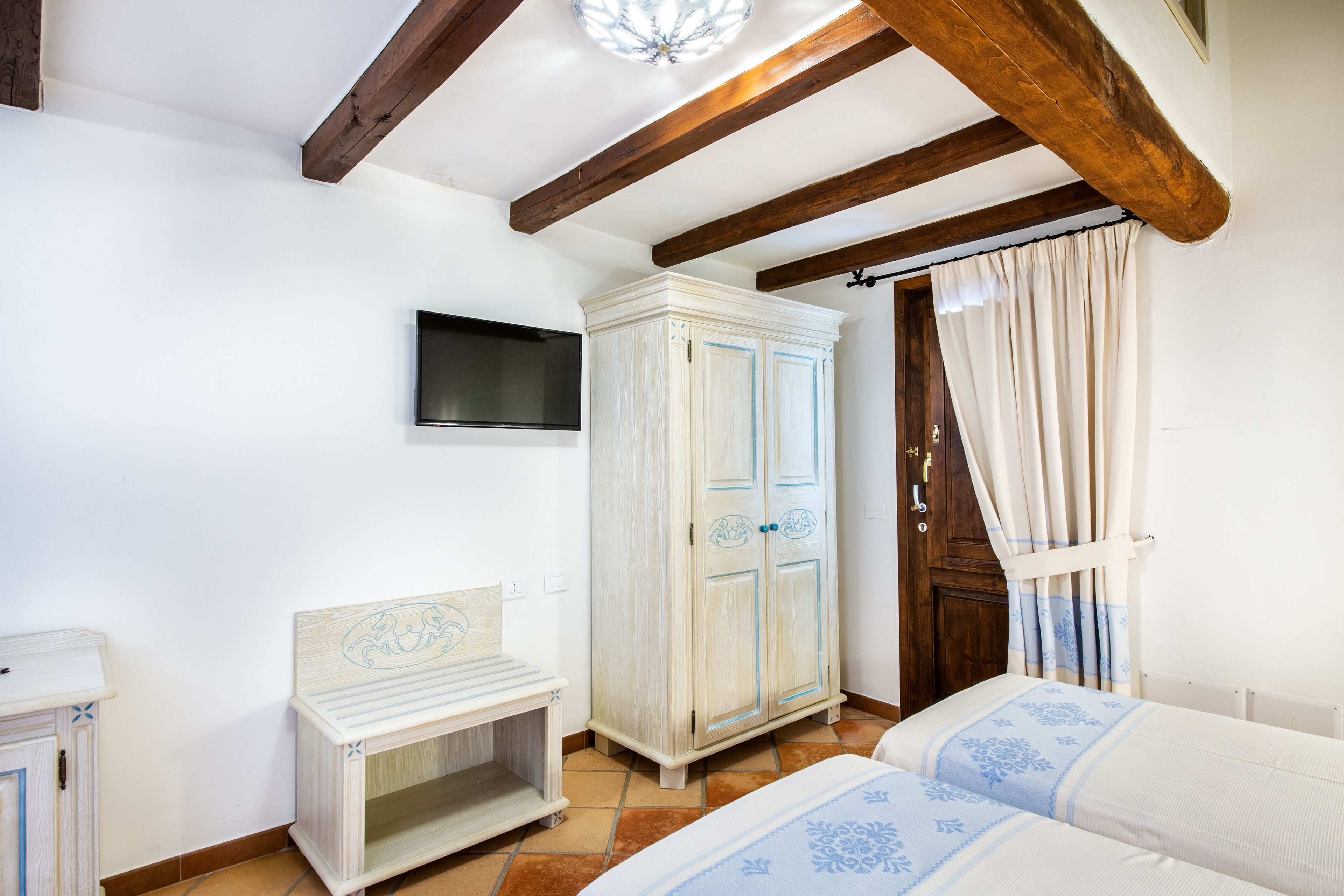 family suite, 2 bedrooms | minibar, in-room safe, desk, blackout curtains