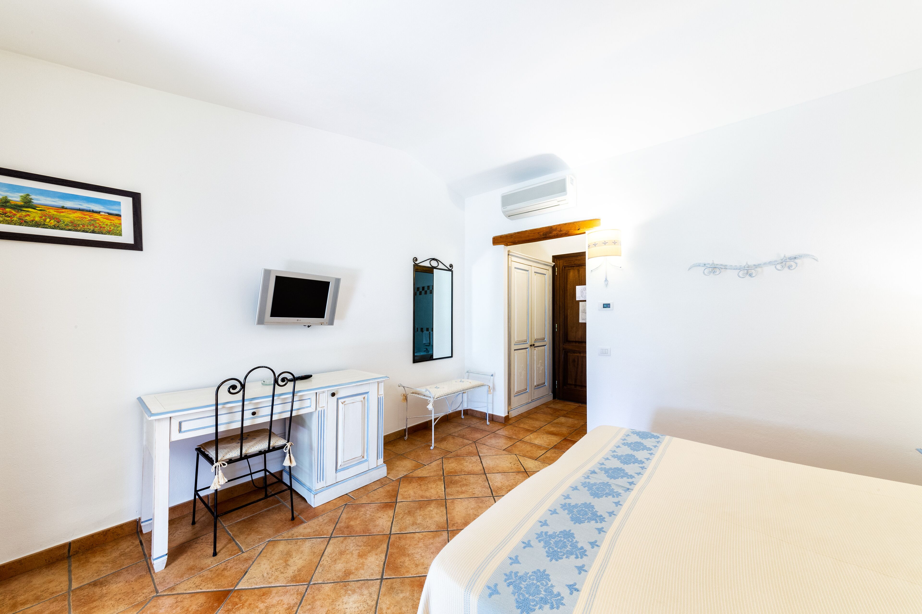 minibar, in-room safe, desk, blackout curtains