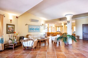 Sala de estar en el lobby