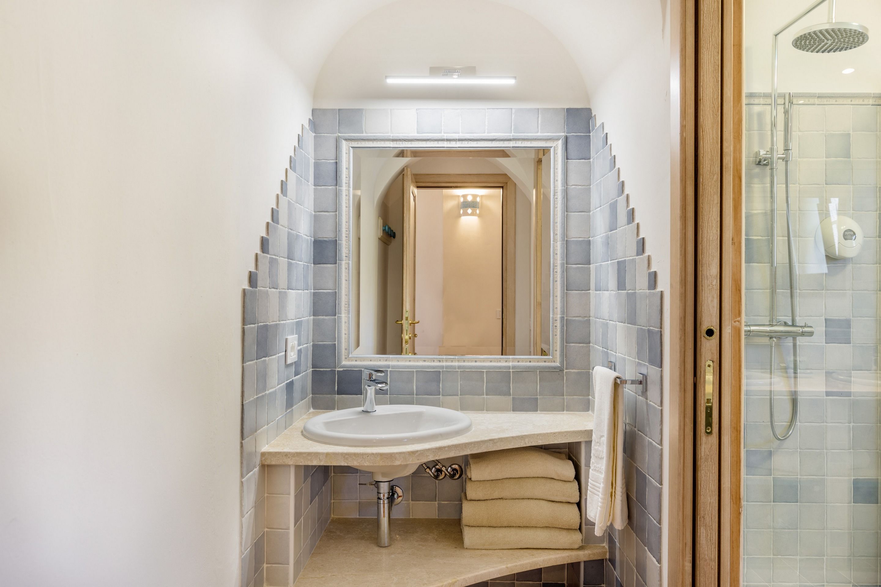 family suite, 2 bedrooms | bathroom | shower, rainfall showerhead, free toiletries, hair dryer