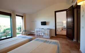 Minibar, in-room safe, desk, blackout curtains - Hotel Costa Caddu (San Teodoro)