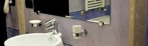 Double or Twin Room | Bathroom