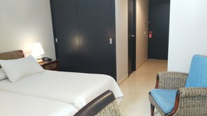 Brankas, kedap suara, setrika/meja setrika, dan Wi-Fi gratis