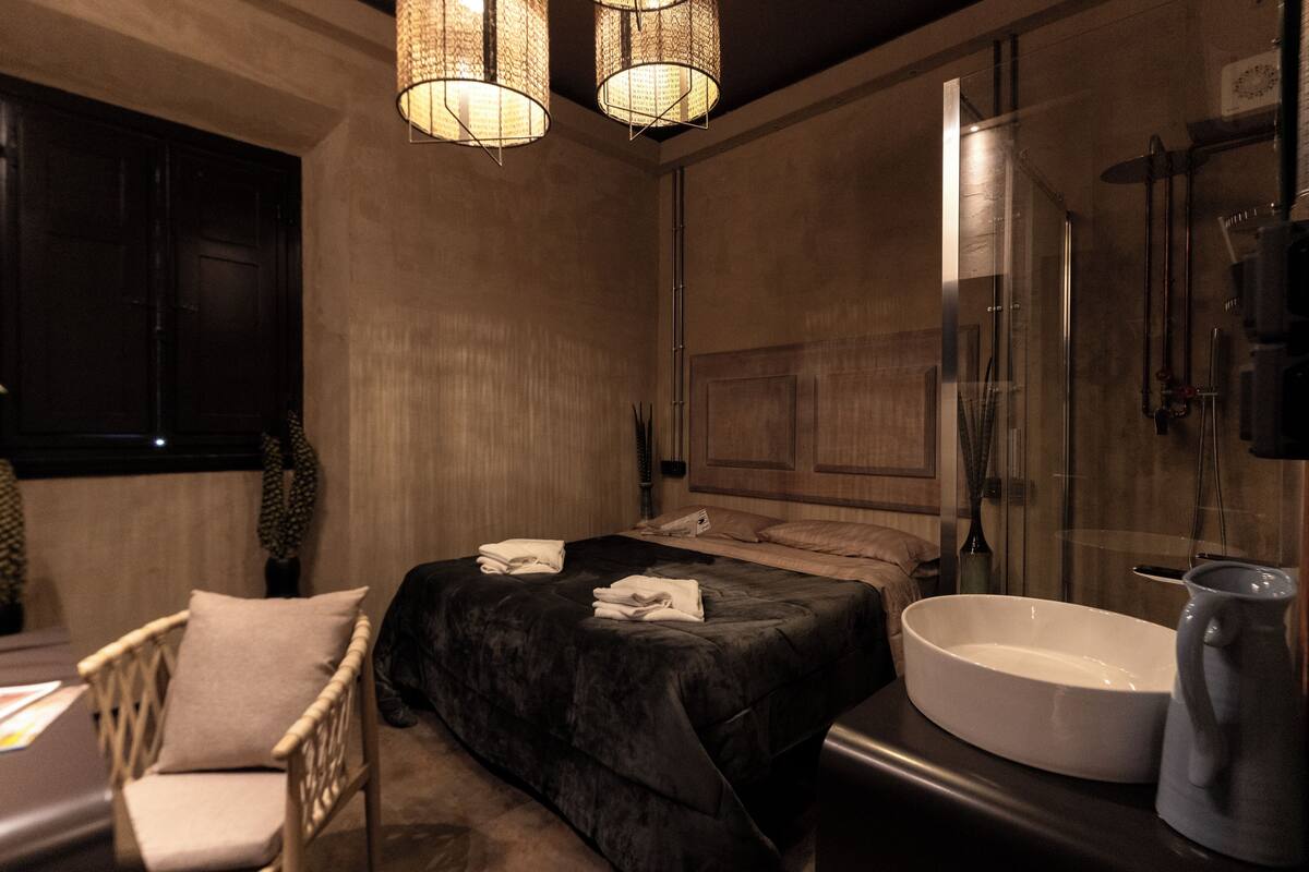 Superior driepersoonskamer, gedeelde badkamer | Een strijkplank/strijkijzer, gratis wifi, beddengoed