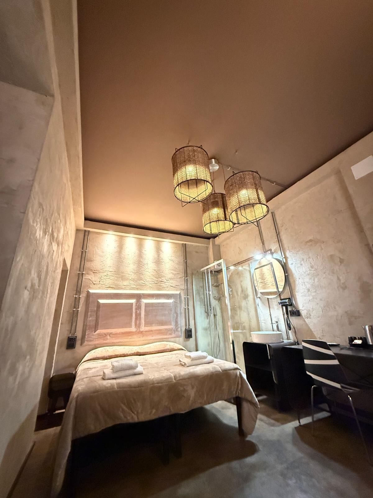 Superior Triple Room, Shared Bathroom | Iron/ironing board, free WiFi, bed sheets