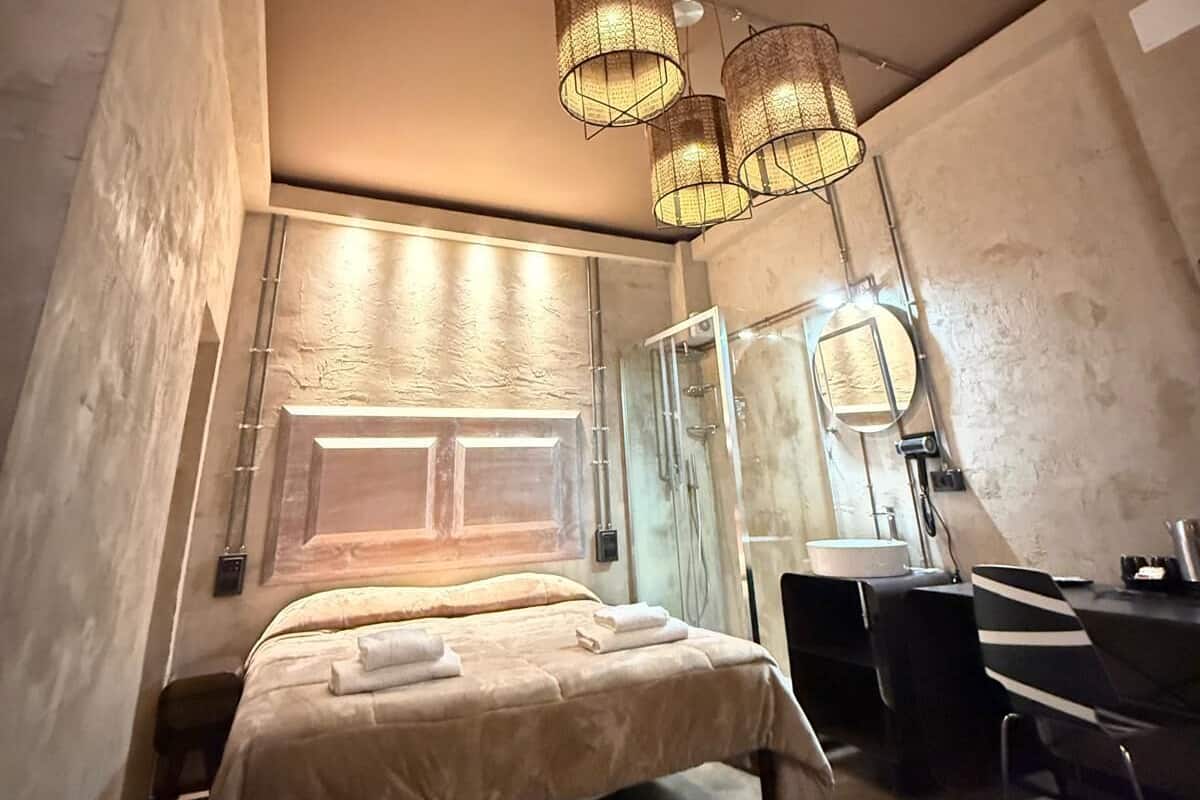 Superior driepersoonskamer, gemeenschappelijke badkamer | Een strijkplank/strijkijzer, gratis wifi, beddengoed