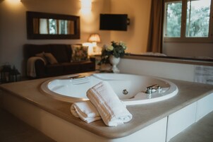 Suite (2 people) | Minibar, caja fuerte, escritorio y wifi gratis