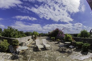 Deluxe Apartment (2 people) | Terrace/patio