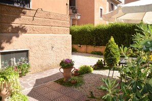 Property grounds - A Vinicius et Mita (Rome)