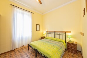 Double Room | Desk, soundproofing, rollaway beds, free WiFi - A Vinicius et Mita (Rome)