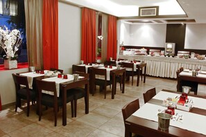 Breakfast area - Re Di Roma Hotel (Rome)