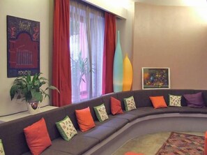 Lobby sitting area - Re Di Roma Hotel (Rome)