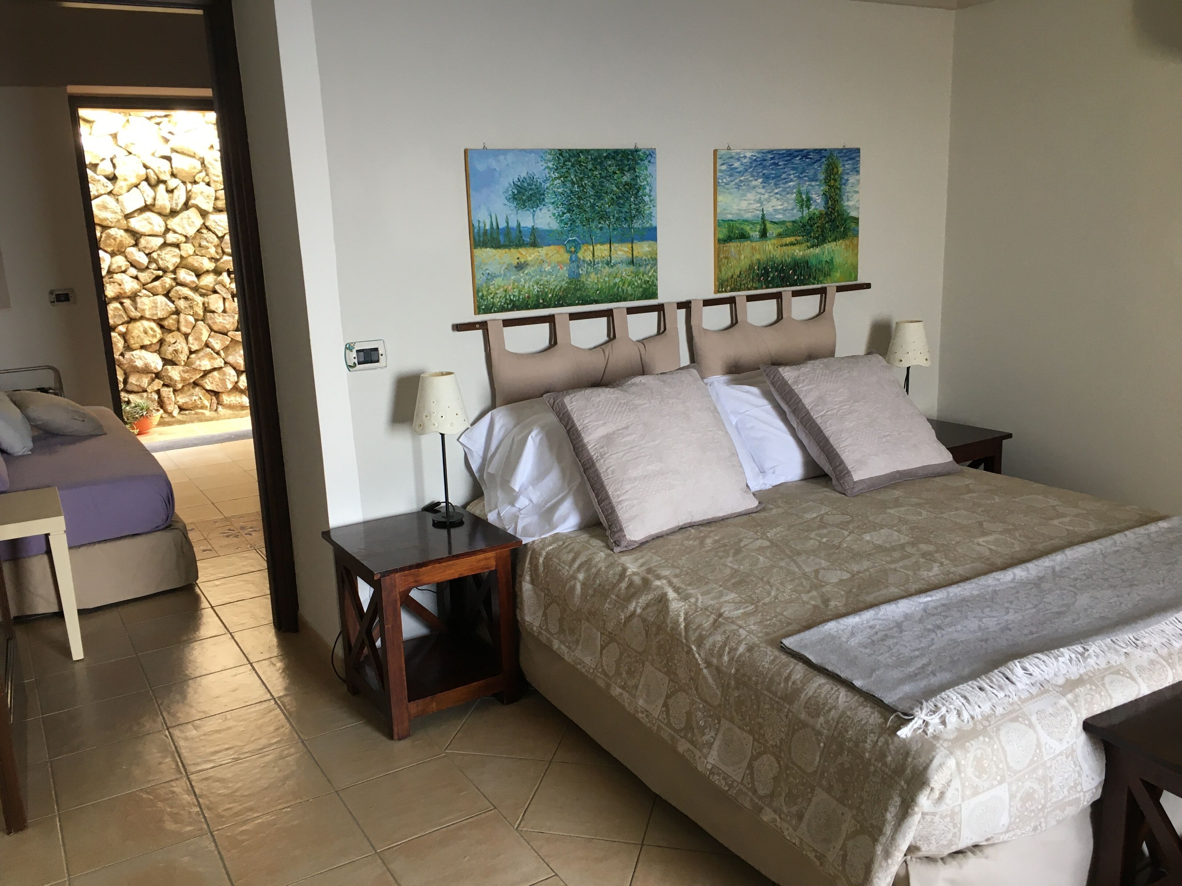 Kamar Triple, pemandangan laut | Seprai premium, minibar, didekorasi berbeda-beda, dan meja kerja