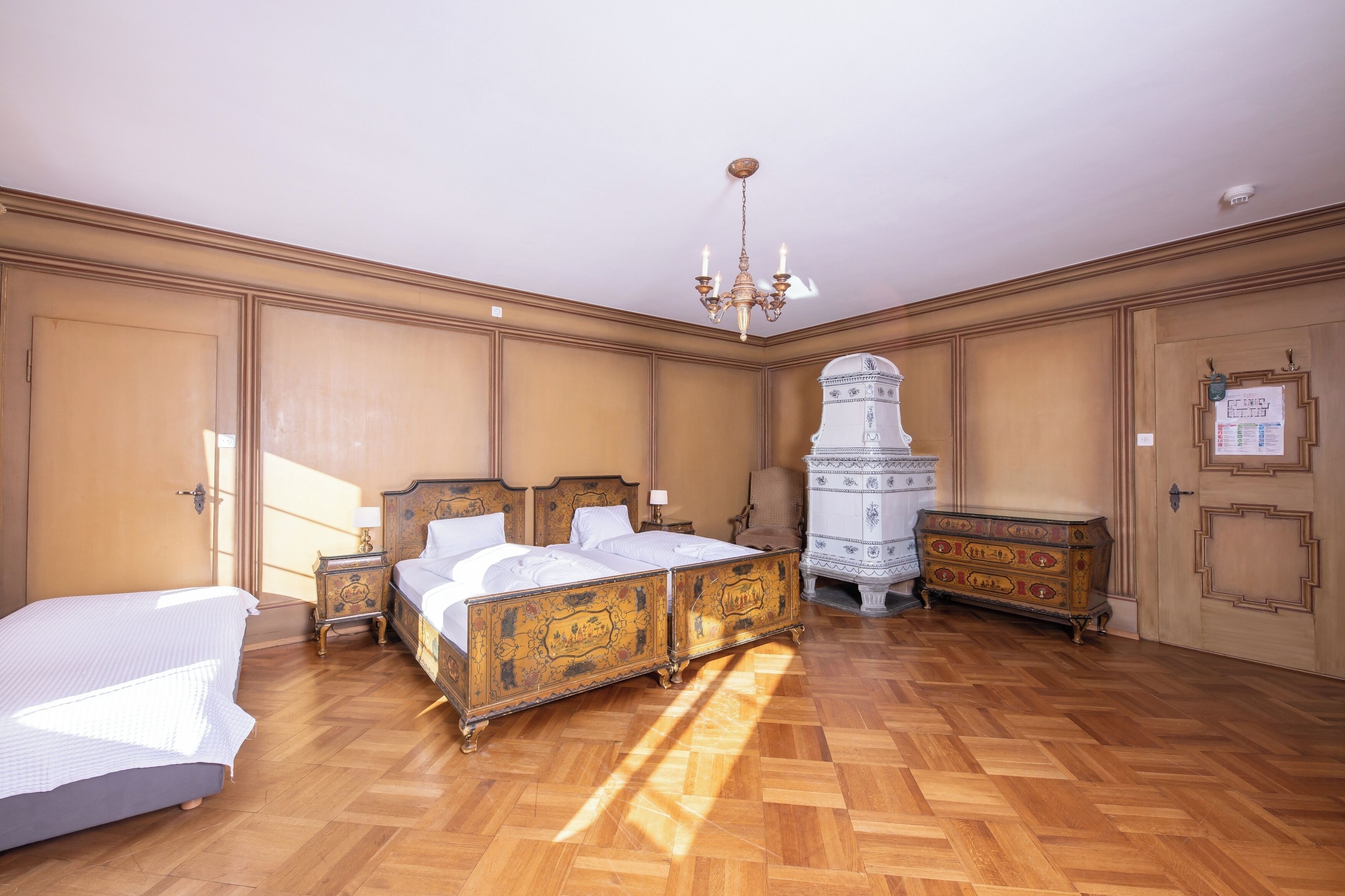 Habitación familiar (Superior) | Ropa de cama hipoalergénica, muebles diferentes y escritorio 