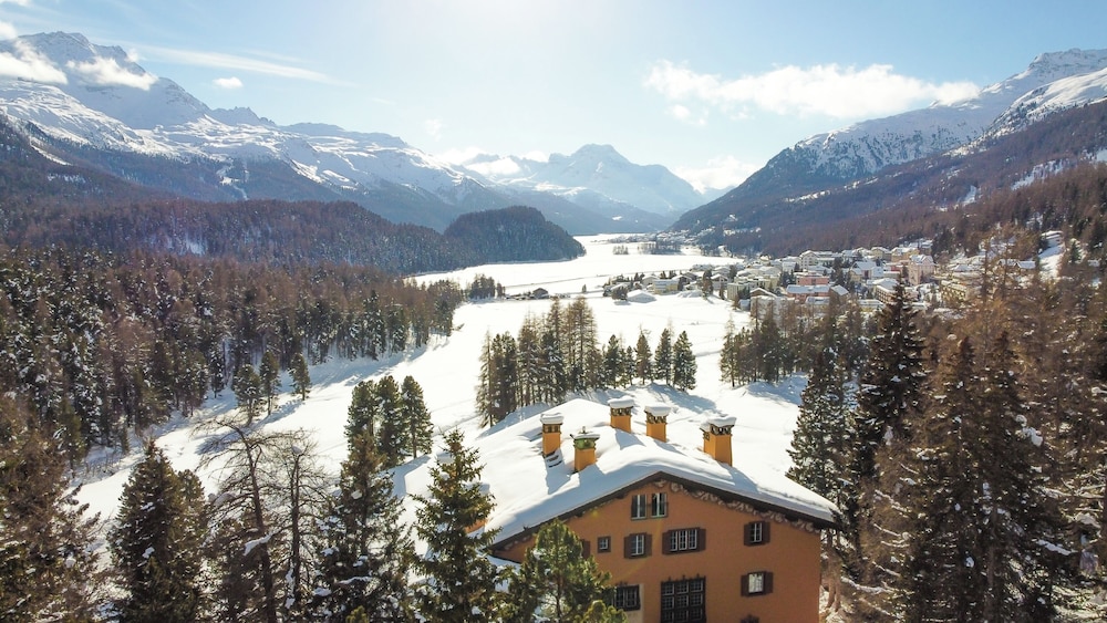 Hotel Chesa Spuondas by null