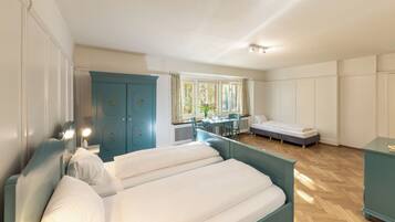 Family Room | 2 bedrooms, hypo-allergenic bedding, individually furnished, desk