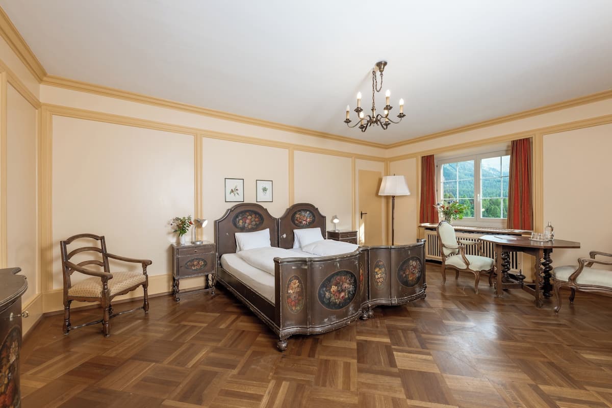 Family Room, 2 Bedrooms, Mountain View | 2 bedrooms, hypo-allergenic bedding, individually furnished, desk