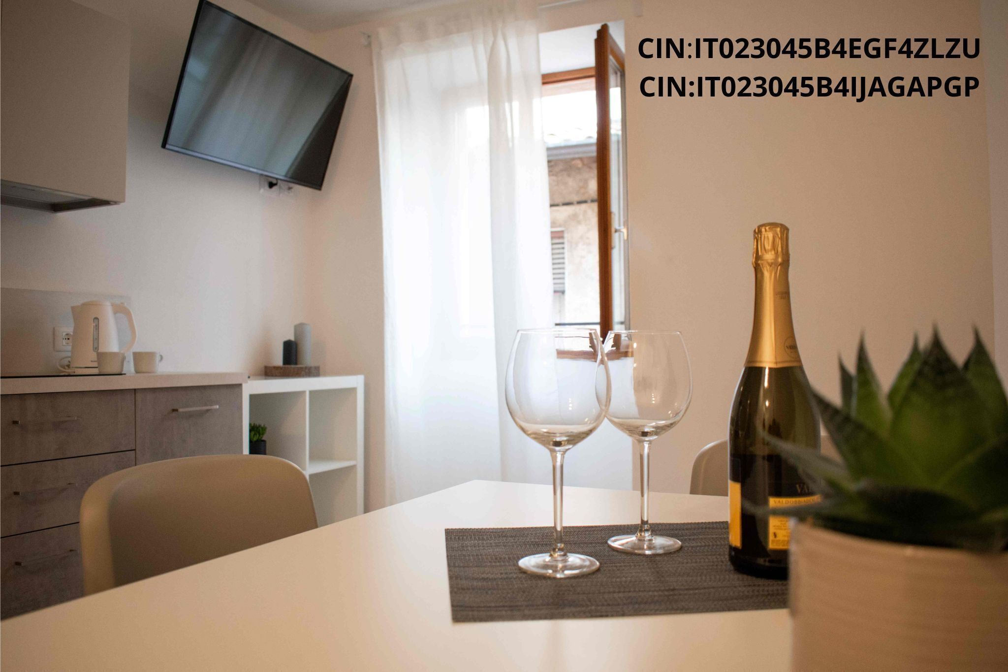 Comfort Apartment | Living area | Flat-screen TV