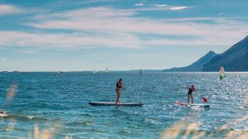 Surfing/bodyboarding