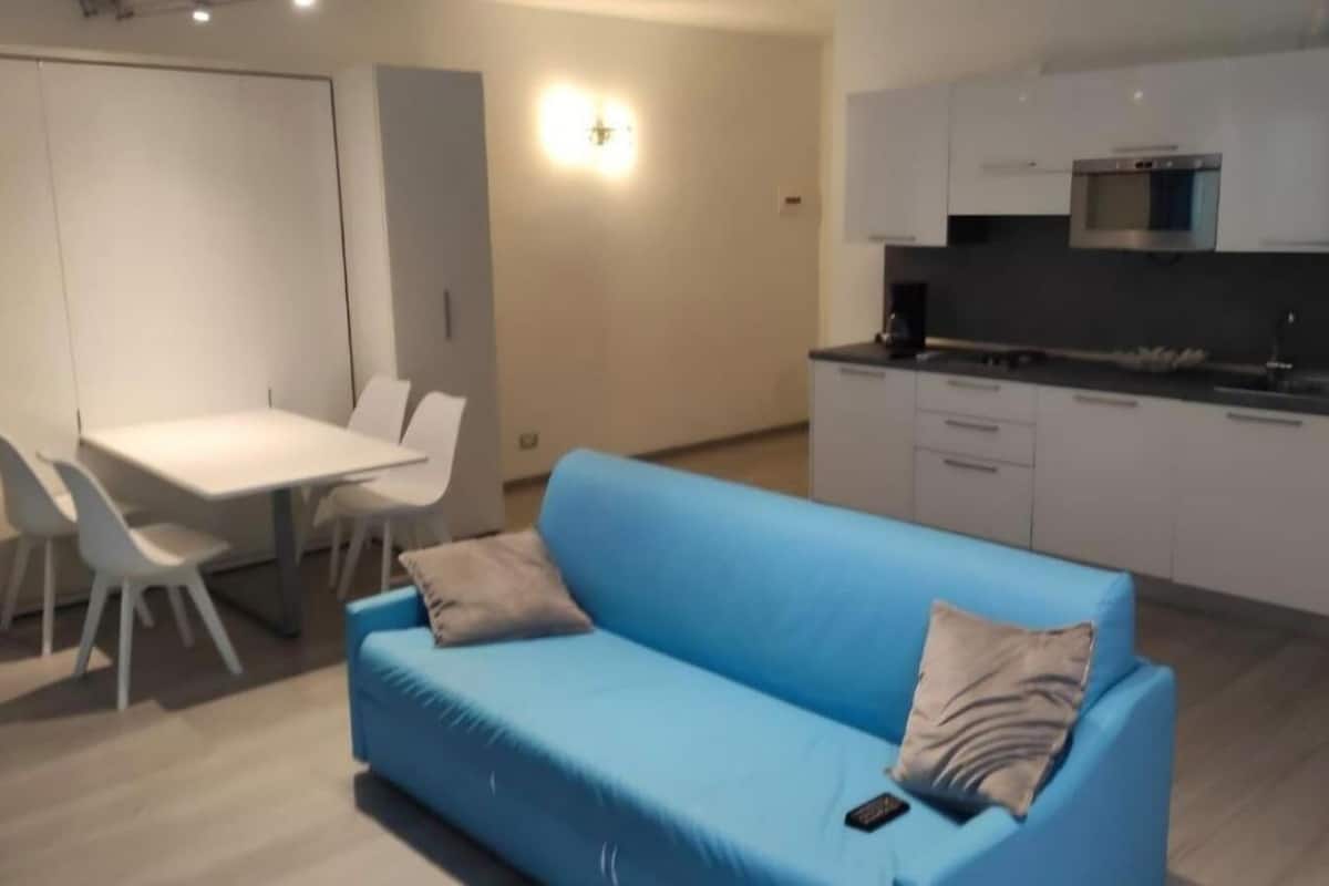 Classic Studio | Living area | Flat-screen TV