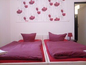 Quarto standard | Cofres nos quartos, ferros/tábuas de passar roupa, Wi-Fi de cortesia
