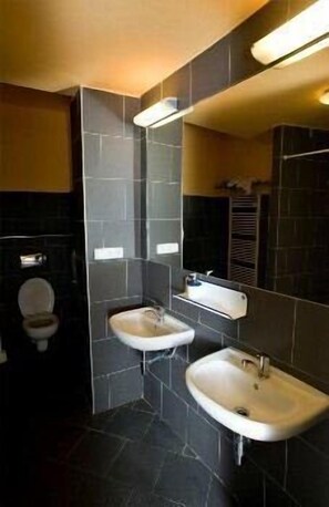 Hair dryer, towels - Chili Hostel (Prague)