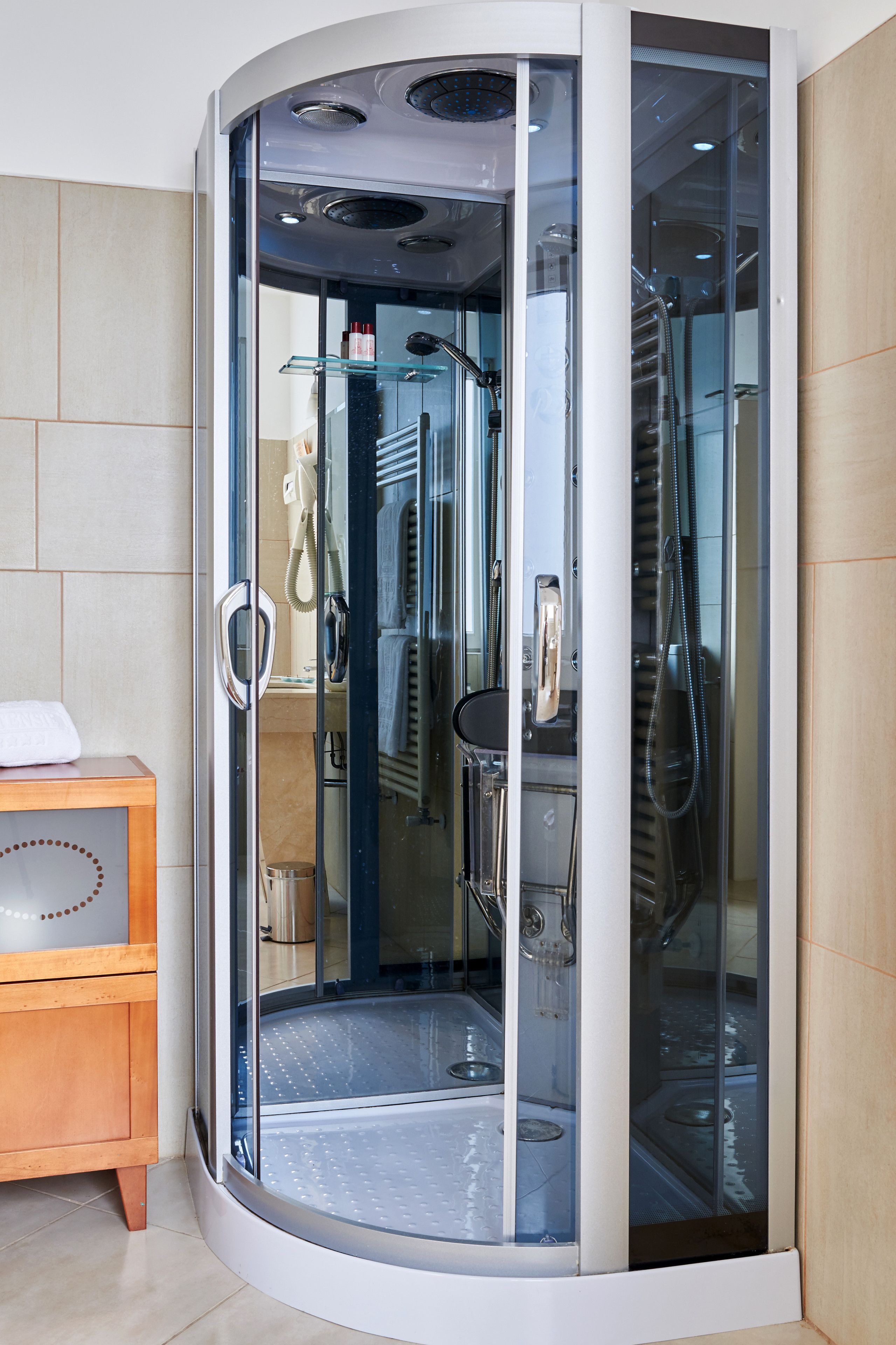 junior suite | bathroom shower