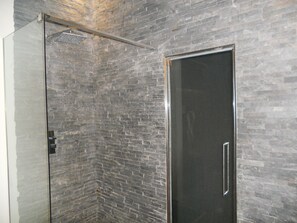 Salas de tratamientos para parejas, sauna, bañera de hidromasaje 
