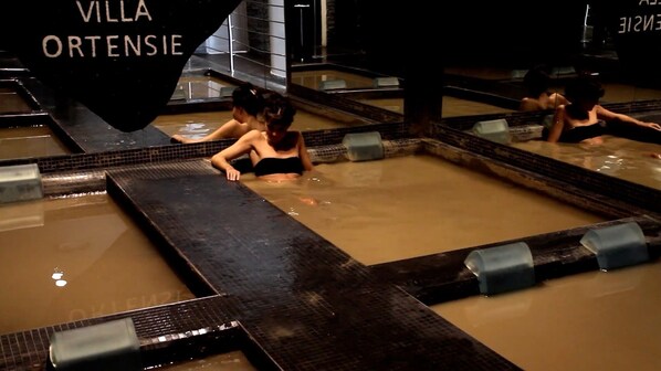 Couples treatment rooms, sauna, hot tub, hot springs, Turkish bath