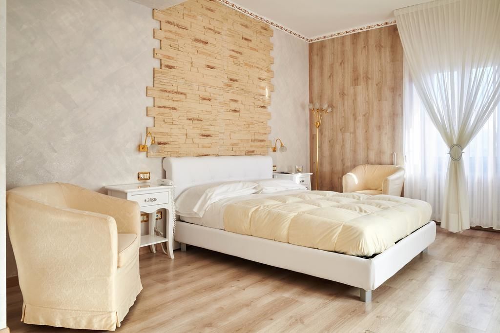 panoramic suite, 1 bedroom | hypo-allergenic bedding, minibar, in-room safe, desk