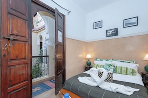 Egyptian cotton sheets, premium bedding, down duvets - Riad Dar Tuscia (Marrakech)